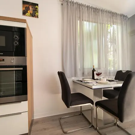 Ozrenka Apartment *