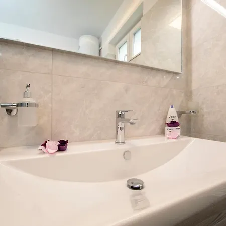 Ozrenka Apartment *